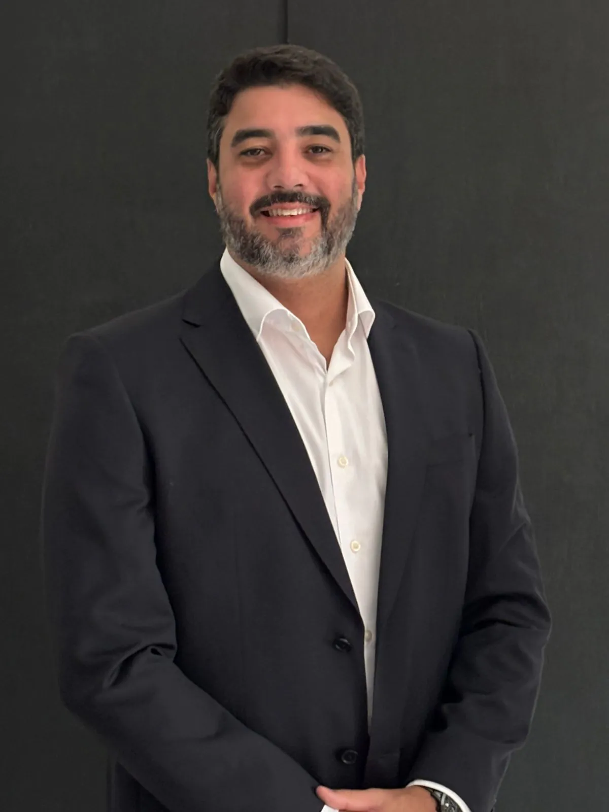 Dr. Daniel Arnoni Sant Anna, médico ortopedista especialista em cirurgia da coluna